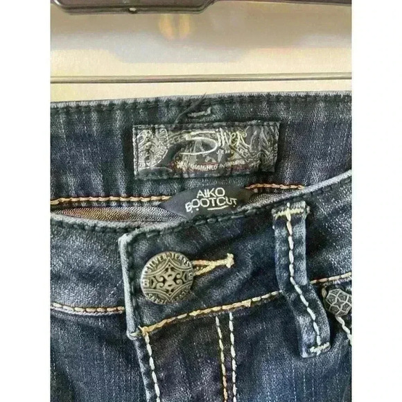 Silver Jeans Aiko Bootcut Size 25/L 31 dark wash inseam 28" - Picture 3 of 8